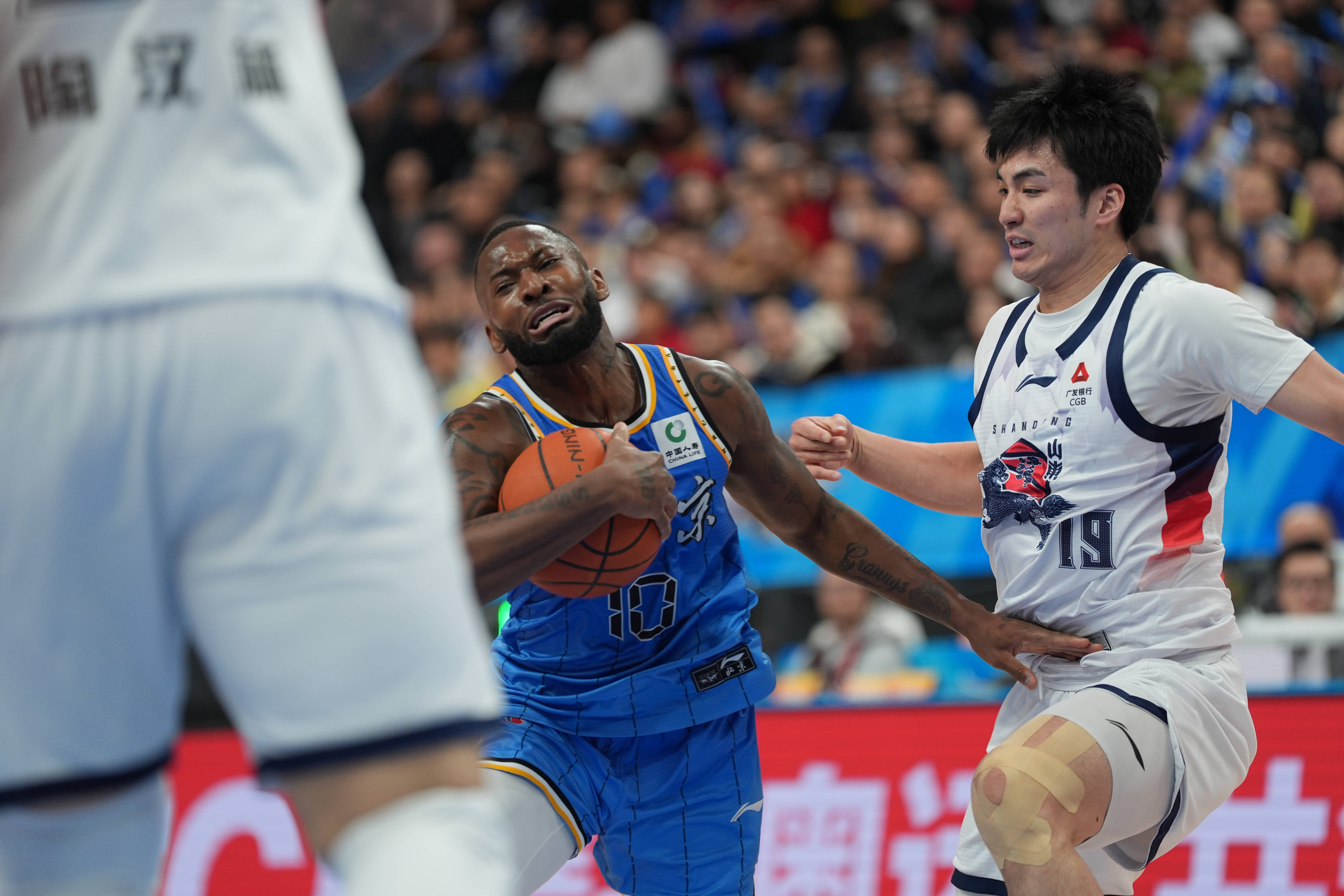 爱游戏APP关于山东男篮赛前远射贴柱冲刺阶段波士顿凯尔特人备战NBA季后赛,广东宏远围绕全明星赛豪取连胜瞬间刷屏的信息